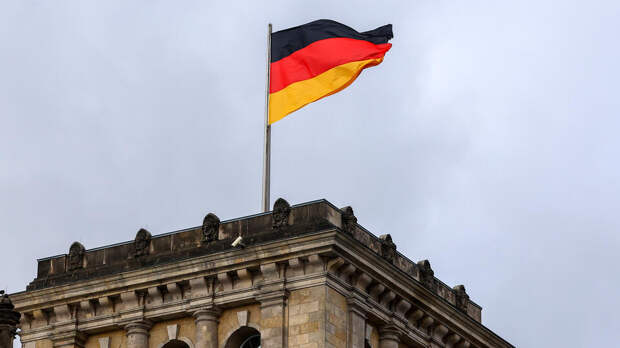 Захарова назвала Германию главным спонсором "могилизации" Украины