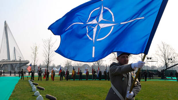 Русские военные эксперты предостерегают президента: НАТО и Байдену верить нельзя