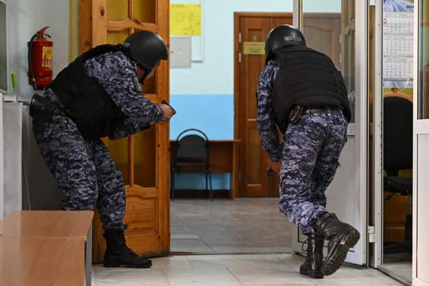 Силовики в масках нагрянули в крупный российский вуз