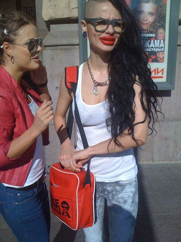 Россиянки раскатывают губы