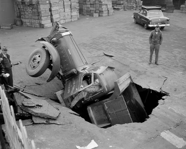 Трагичные и нелепые автомобильные аварии Бостона в 1930-х годах. Фотограф Лесли Джонс