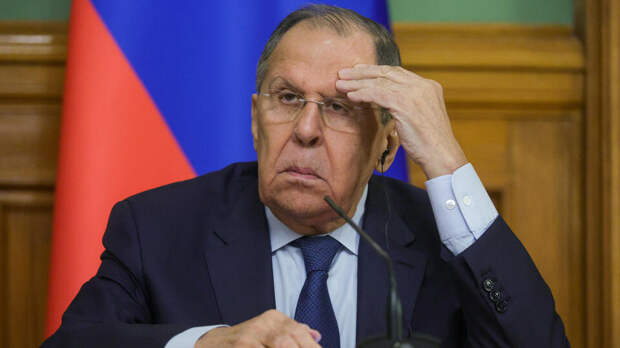 Лавров посоветовал пресс-секретарю ЕК помалкивать и не позориться