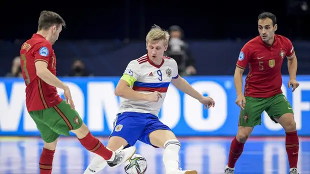 Сборная Португалии отыграла один мяч в финале ЧЕ по футзалу с Россией  