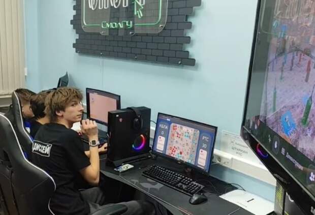 Смоленская команда попала в полуфинал Всероссийского проекта «Кибердром. Профессионал»