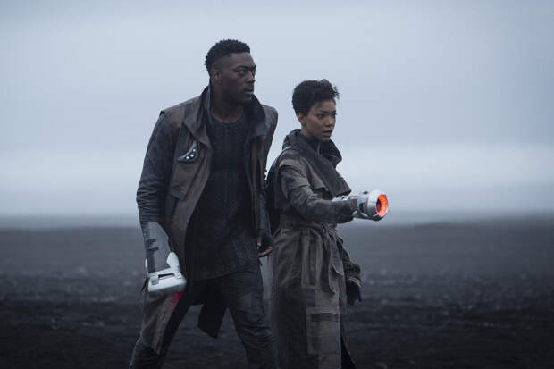 David Ajala and Sonequa Martin-Green, Star Trek: Discovery | Photo Credits: Lilja Jónsdóttir, CBS