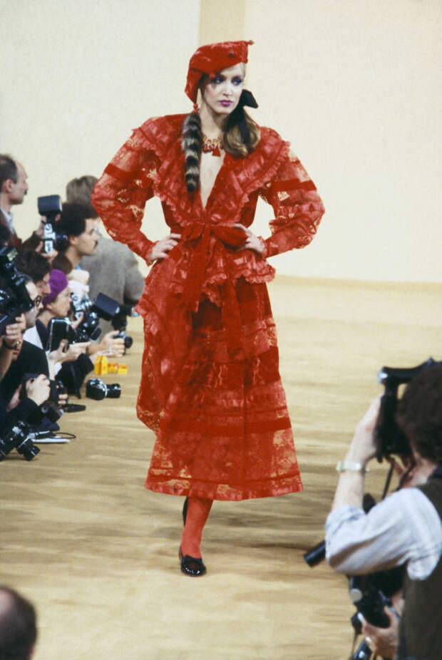 Джерри Холл на показе Kenzo в 1980-м году в Париже