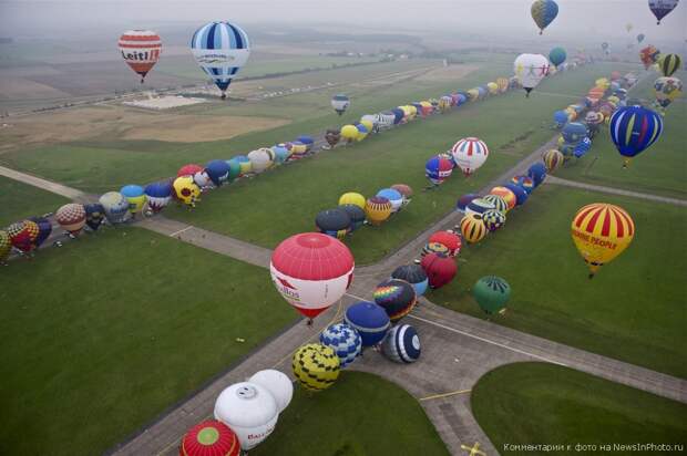 Воздушные шары в небе Франции: 343 шара одновременно! | NewsInPhoto.ru Новости и репортажи в фотографиях (24)