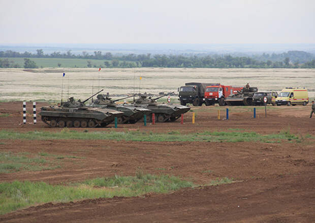 Погода волгоградская область поселок прудбой. Суворовский натиск на полигоне Прудбой. Станция Прудбой Волгоградская область. Прудбой полигон казармы. ЖД станция Прудбой.