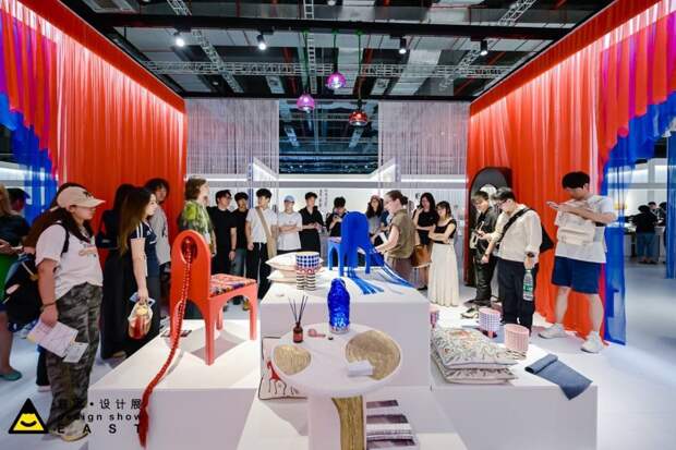 "Вологодское чудо в Шанхае": арт из глубинки покорил китайский мебельный рынок