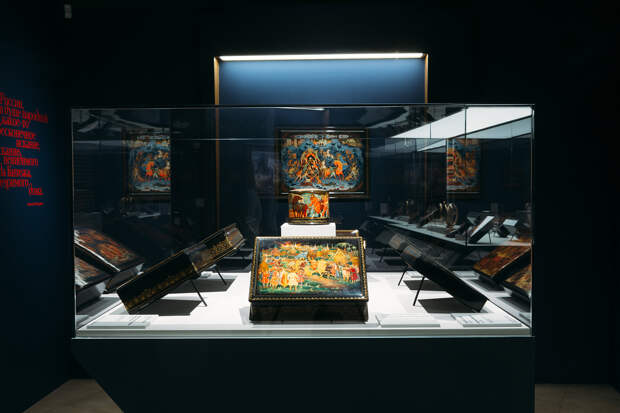 Экспозиция выставки «Лаки. Большая история в миниатюре: Федоскино, Палех, Мстёра и Холуй»