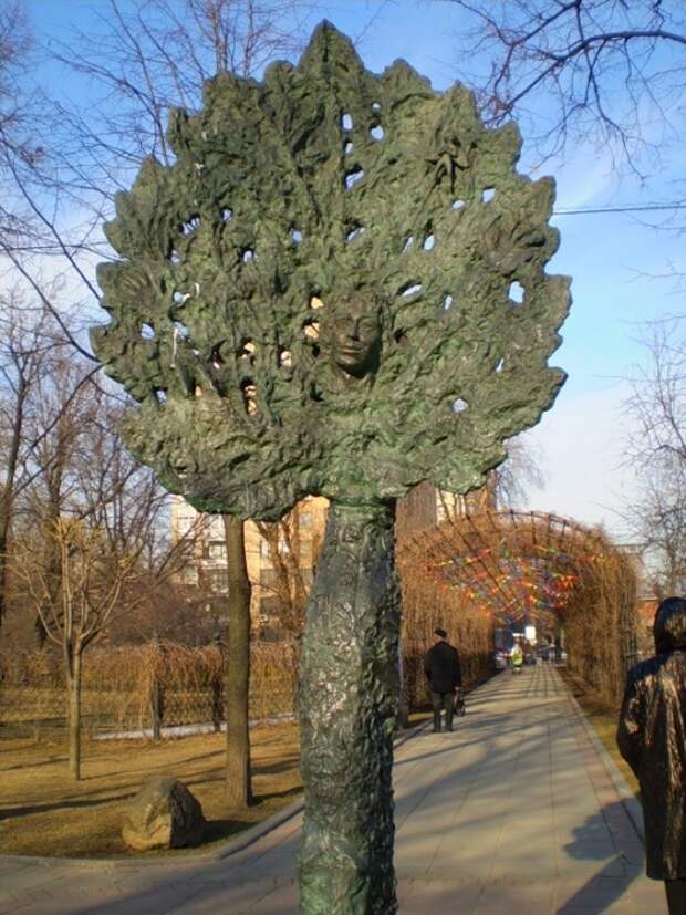Памятник «Дерево любви»