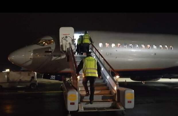 Пьяный россиянин устроил дебош в самолете и вместо Таиланда оказался в полиции