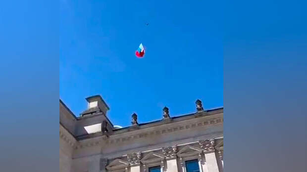 Украинец в День Победы запустил над Рейхстагом дрон с флагом России