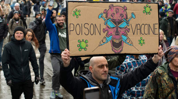 УКОЛ ОТ КОВИДА В ЦЕНТРЕ СКАНДАЛА. ГААГА ВЫНЕСЕТ ПРИГОВОР ГЕЙТСУ?