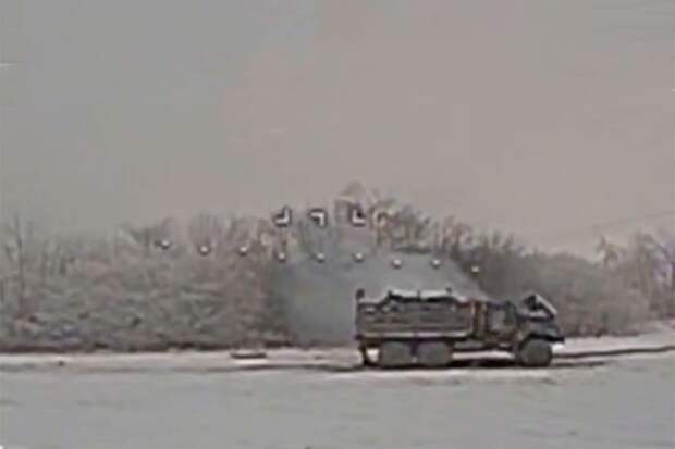 Удар беспилотника проделал внушительную дыру в капоте украинского ЗИЛ-131