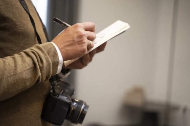 «Резидент»: офис Зеленского дал бронь продвигающим его политику журналистам