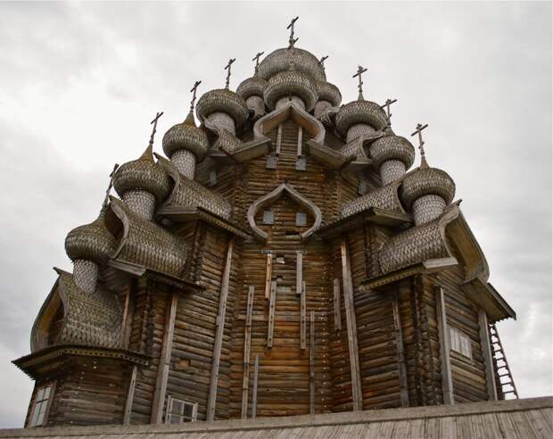 То, что уникальная церковь построена без единого гвоздя — миф/ © tonkosti.ru