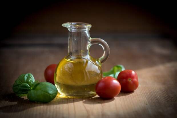 кухонные принадлежности: растительное масло