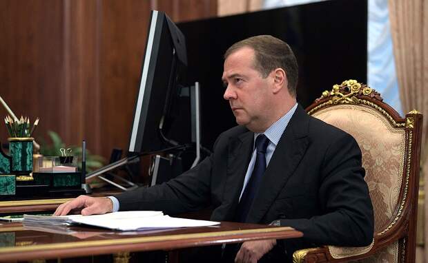 Медведев приехал на инаугурацию Путина