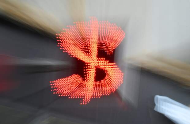 Названо условие падения доллара до 72 рублей