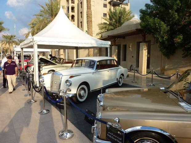 Emirates Classic Carshow 2011 в Дубае (95 фото)