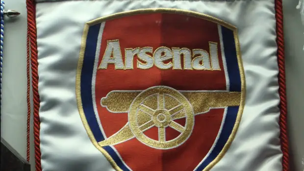 Тренер академии «Арсенала» дисквалифицирован за оскорбление девушки-судьи