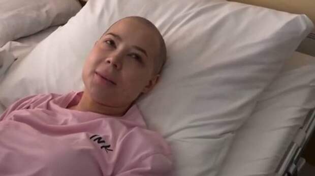 В Сети появились кадры онкобольной Лерчек во время химиотерапии