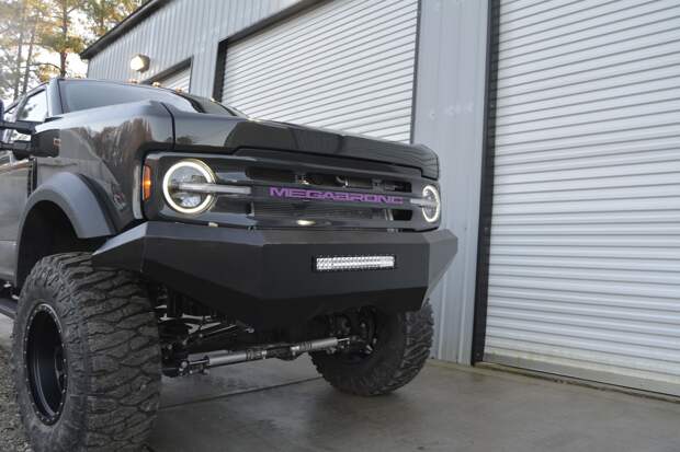 MegaRexx MegaBronc — семиместный Ford F-250 в костюме Bronco