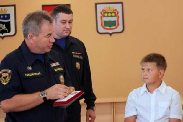 10-летний Вадим Диких спас тонущую женщину с двухгодовалой дочкой (6 фото)