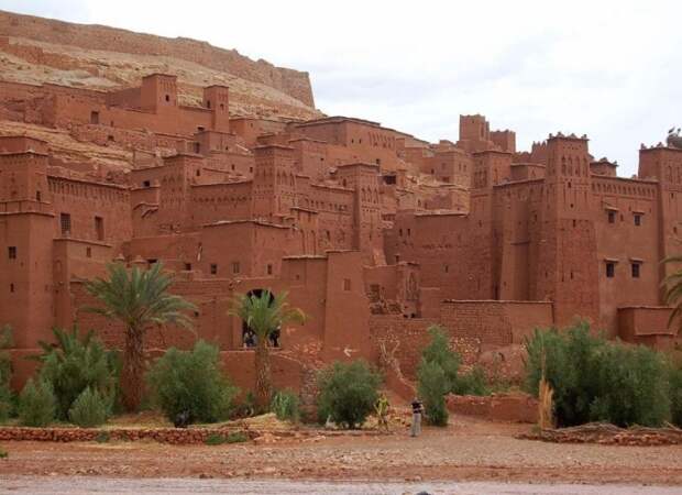 Многоуровневая городская структура создает иллюзию монолитности (Ксар Айт-Бен-Хадду, Марокко). | Фото: visitdraatafilalet-com.