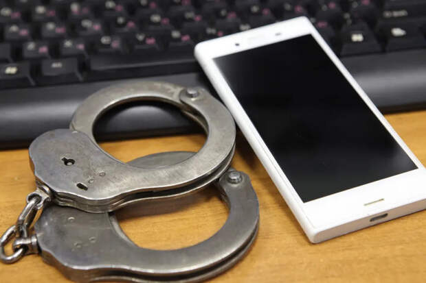 Курьер мошенников, пытавшийся забрать сбережения вдовы участника СВО, арестован