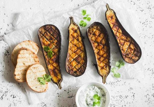 Пряные баклажаны на гриле. \ Фото: thespicehouse.com.