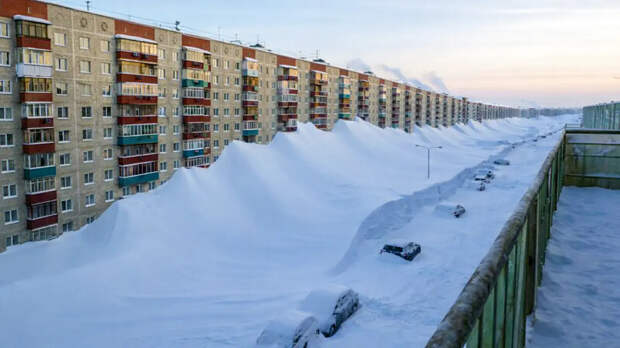 "Русские спускаются с 6-го этажа на... санях!" – На Западе смакуют "апокалипсис в России"