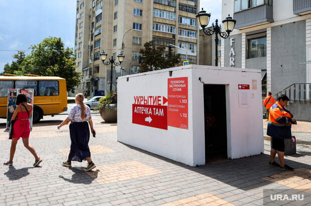 В Белгороде уже установлены железобетонные укрытия для безопасности людей. Фото: стрингер © URA.RU