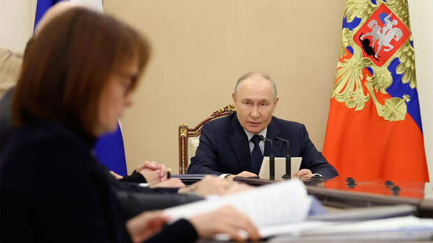 Путин потребовал объяснить, почему ВВП России снижается два месяца подряд