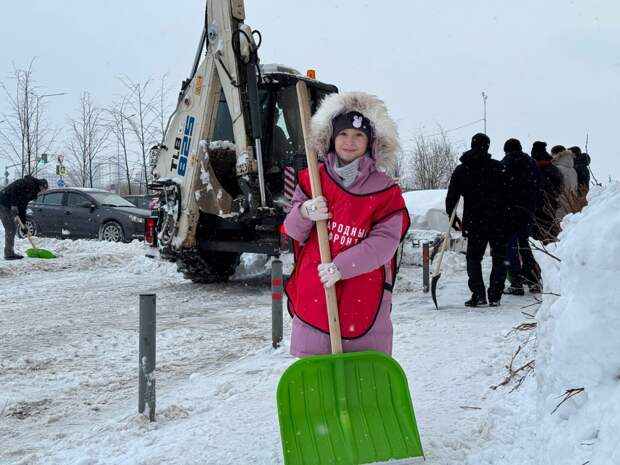 Народный фронт и молодежь РВИО вышли на расчистку снега в Татарстане