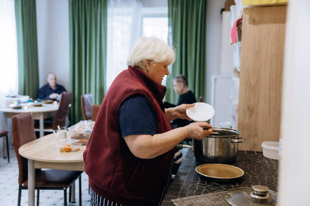 Дежурная приюта Татьяна Ляшенко