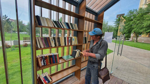 Посетитель библиотеки «Book сrоssing» в Волгограде