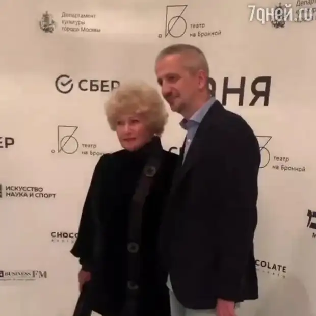 Скромная Нарусова и Собчак без белья: Богомолов собрал семью на премьере