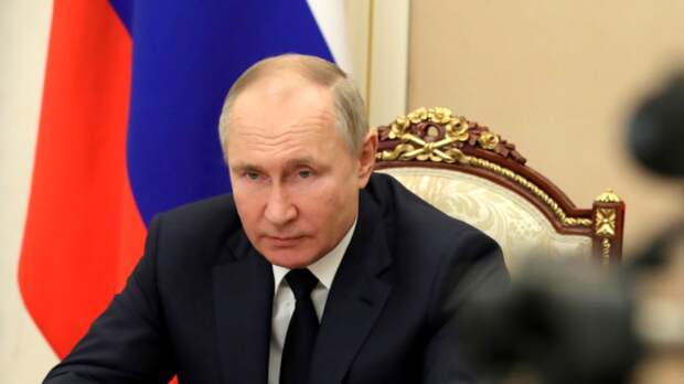 Путин обсудил с Мишустиным ситуацию в Казани