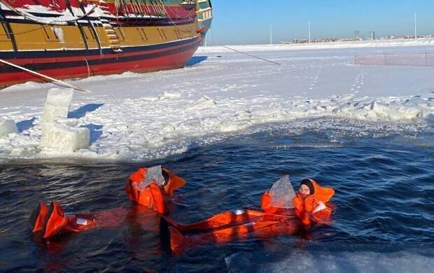 Айс-флоатинг: как это — плавать в ледяной воде в -18°C и чувствовать тепло