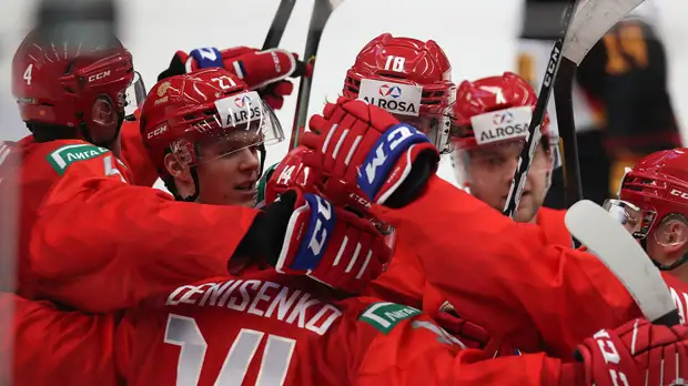 Сборная России забросила третью шайбу в ворота Швеции в полуфинале МЧМ