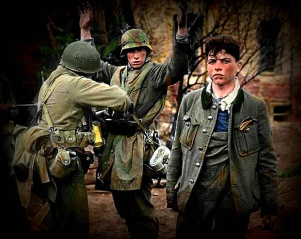 Оригинал: i.pinimg.com/736x/fc/d4/43/fcd443fe262f47f1b3c99bf001f62344--german-soldier-vintage-photos.jpg