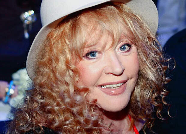 «Вы с какими глазами сюда вернетесь, столько дерьма вылив на нашу страну?»: Семенова осудила Пугачеву