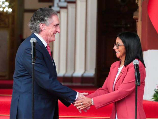 Как можно грабить целые страны в XXI веке. Наглядно!