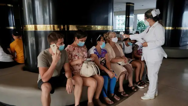 В Роспотребнадзоре рассказали, что влияет на температуру при COVID-19