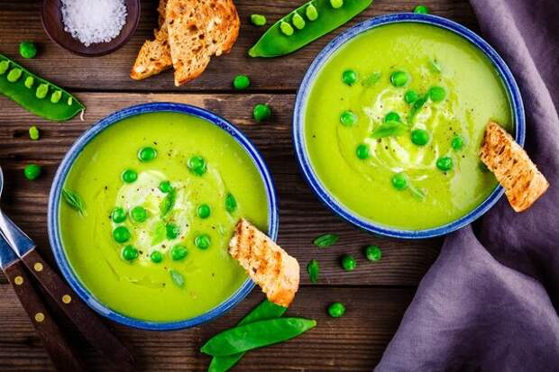 Сытный, яркий и полезный крем-суп из зеленого горошка