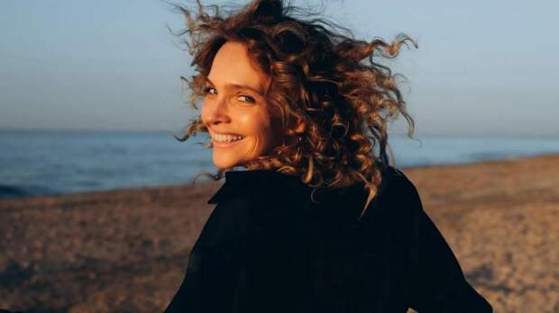 Актриса Наталья Земцова высказалась о новом романе и замужестве: «Это неважно» — видео Super