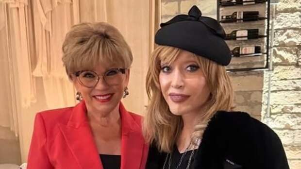 «Дальше платные туалеты будешь пиарить?»: 76-летняя Пугачёва оконфузилась с рекламой кабака на Кипре