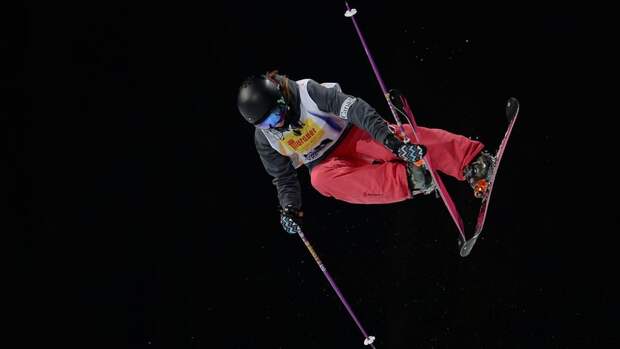 Канадскую фристайлистку Шарп увезли на носилках после падения на Олимпиаде